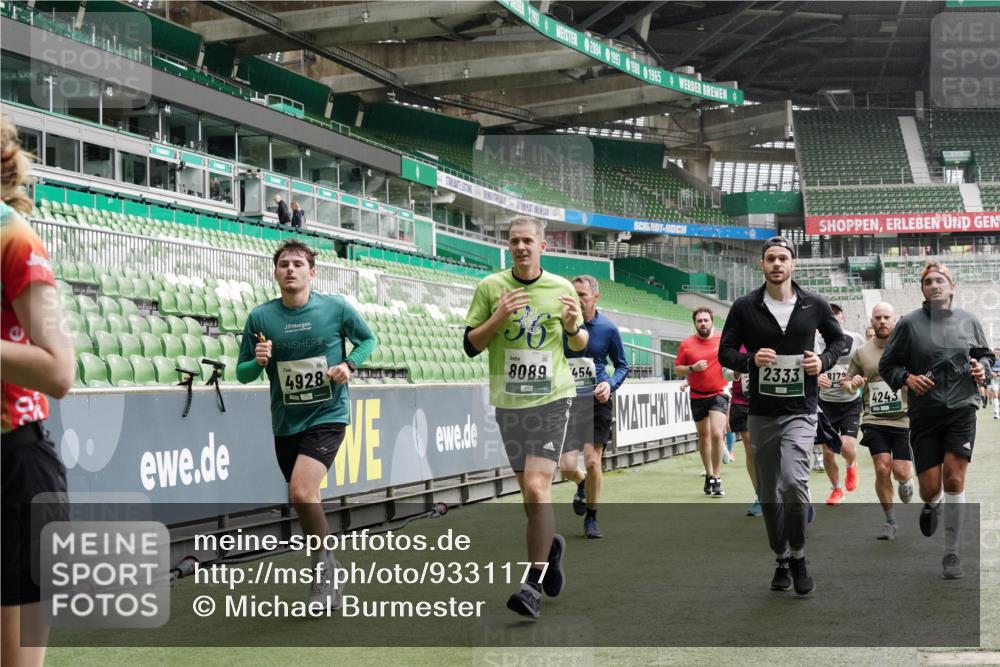 05.10.2025 - 20. swb-Marathon Bremen Michael Burmester http://msf.ph/oto/9331177 05.10.2025 13:04:18 Laufen im Stadion 100, 360, 414, 421, 470, 490, 592, 607, 898, 1012, 1019, 1080, 1084, 1336, 1413, 1468, 1478, 1695, 1852, 1914, 1975, 1997, 2016, 2086, 2333, 2567, 2617, 2664, 2989, 3037, 3072, 3346, 3433, 3483, 3485, 3658, 3901, 4001, 4005, 4053, 4087, 4243, 4244, 4335, 4453, 4462, 4501, 4524, 4528, 4627, 4637, 4638, 4651, 4757, 4793, 4803, 4840, 4858, 4928, 5043, 5082, 5137, 5162, 5212, 5236, 5247, 5343, 5446, 5464, 5489, 5832, 5966, 5969, 6011, 6145, 6287, 6414, 6447, 6529, 6584, 6635, 396 meine-sportfotos.de