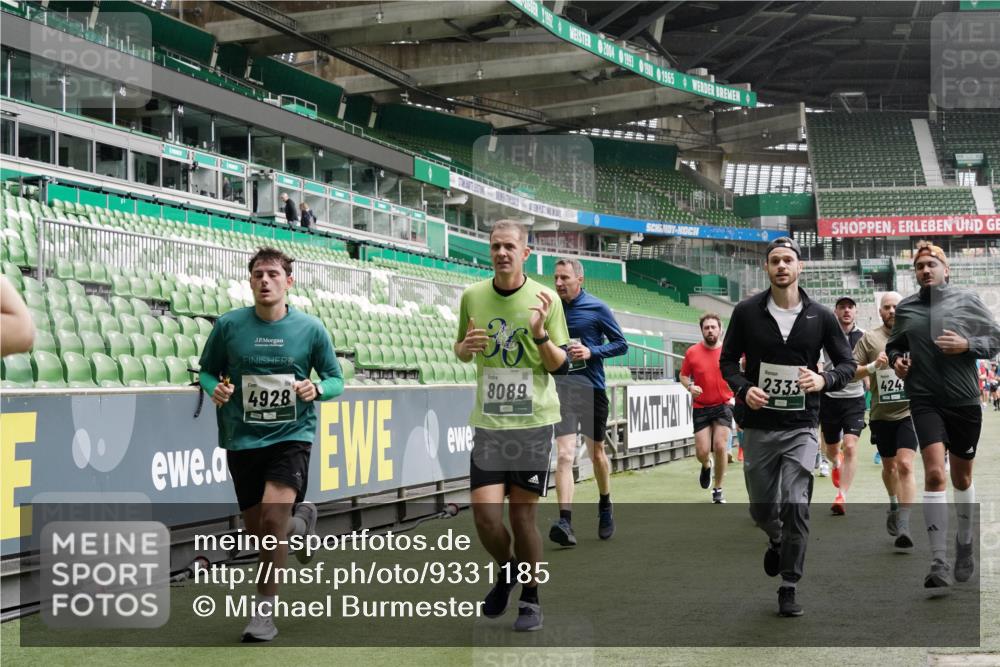 05.10.2025 - 20. swb-Marathon Bremen Michael Burmester http://msf.ph/oto/9331185 05.10.2025 13:04:18 Laufen im Stadion 100, 360, 414, 421, 470, 490, 592, 607, 898, 1012, 1019, 1080, 1084, 1336, 1413, 1468, 1478, 1695, 1852, 1914, 1975, 1997, 2016, 2086, 2333, 2567, 2617, 2664, 2989, 3037, 3072, 3346, 3433, 3483, 3485, 3658, 3901, 4001, 4005, 4053, 4087, 4243, 4244, 4335, 4453, 4462, 4501, 4524, 4528, 4627, 4637, 4638, 4651, 4757, 4793, 4803, 4840, 4858, 4928, 5043, 5082, 5137, 5162, 5212, 5236, 5247, 5343, 5446, 5464, 5489, 5832, 5966, 5969, 6011, 6145, 6287, 6414, 6447, 6529, 6584, 6635, 396 meine-sportfotos.de