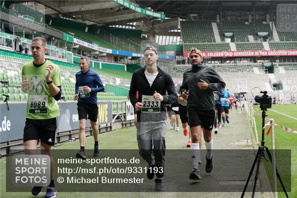 05.10.2025 - 20. swb-Marathon Bremen Michael Burmester http://msf.ph/oto/9331193 05.10.2025 13:04:19 Laufen im Stadion 100, 360, 414, 421, 470, 490, 592, 607, 898, 1012, 1019, 1080, 1084, 1336, 1413, 1468, 1478, 1695, 1852, 1914, 1975, 1997, 2016, 2086, 2333, 2567, 2617, 2664, 2989, 3037, 3072, 3346, 3433, 3483, 3485, 3658, 3901, 4001, 4005, 4053, 4087, 4243, 4244, 4335, 4453, 4462, 4501, 4524, 4528, 4627, 4637, 4638, 4651, 4757, 4793, 4803, 4840, 4858, 4928, 5043, 5082, 5137, 5162, 5212, 5236, 5247, 5343, 5446, 5464, 5489, 5832, 5966, 5969, 6011, 6145, 6287, 6414, 6529, 6584, 6635, 396 meine-sportfotos.de