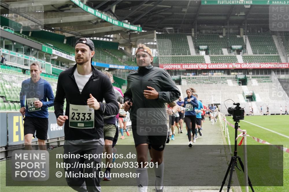 05.10.2025 - 20. swb-Marathon Bremen Michael Burmester http://msf.ph/oto/9331201 05.10.2025 13:04:20 Laufen im Stadion 100, 360, 414, 421, 470, 490, 592, 607, 898, 1012, 1019, 1080, 1084, 1336, 1413, 1468, 1478, 1695, 1852, 1914, 1975, 1997, 2086, 2333, 2399, 2567, 2617, 2664, 2989, 3037, 3072, 3346, 3433, 3483, 3485, 3658, 3901, 4001, 4005, 4053, 4087, 4243, 4244, 4335, 4453, 4462, 4501, 4524, 4528, 4627, 4637, 4638, 4651, 4757, 4793, 4803, 4840, 4858, 4928, 5043, 5082, 5137, 5162, 5212, 5236, 5247, 5343, 5446, 5464, 5489, 5832, 5966, 5969, 6011, 6145, 6287, 6414, 6529, 6584, 6635, 396 meine-sportfotos.de