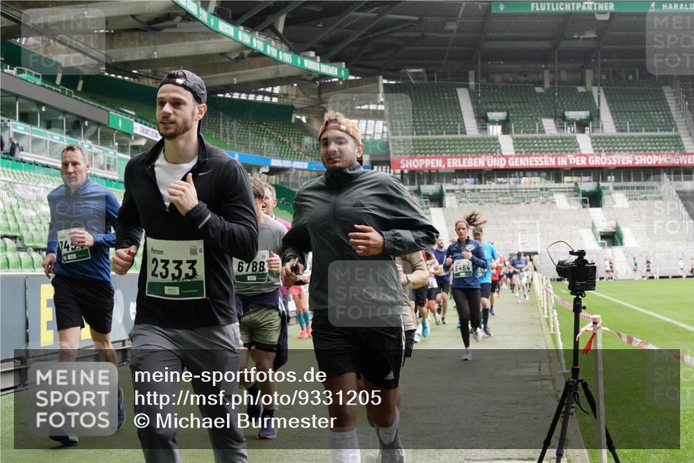 05.10.2025 - 20. swb-Marathon Bremen Michael Burmester http://msf.ph/oto/9331205 05.10.2025 13:04:20 Laufen im Stadion 100, 360, 414, 421, 470, 490, 592, 607, 898, 1012, 1019, 1080, 1084, 1336, 1413, 1468, 1478, 1695, 1852, 1914, 1975, 1997, 2086, 2333, 2399, 2567, 2617, 2664, 2989, 3037, 3072, 3346, 3433, 3483, 3485, 3658, 3901, 4001, 4005, 4053, 4087, 4243, 4244, 4335, 4453, 4462, 4501, 4524, 4528, 4627, 4637, 4638, 4651, 4757, 4793, 4803, 4840, 4858, 4928, 5043, 5082, 5137, 5162, 5212, 5236, 5247, 5343, 5446, 5464, 5489, 5832, 5966, 5969, 6011, 6145, 6287, 6414, 6529, 6584, 6635, 396 meine-sportfotos.de