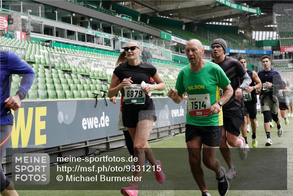 05.10.2025 - 20. swb-Marathon Bremen Michael Burmester http://msf.ph/oto/9331215 05.10.2025 13:03:39 Laufen im Stadion 227, 375, 396, 414, 527, 592, 725, 764, 898, 958, 1067, 1178, 1275, 1331, 1336, 1425, 1469, 1507, 1514, 1568, 1670, 1705, 1836, 1975, 2016, 2339, 2375, 2407, 2567, 2597, 2696, 2791, 2960, 2984, 3019, 3037, 3072, 3147, 3313, 4026, 4053, 4087, 4453, 4462, 4528, 4651, 4767, 4769, 5043, 5137, 5162, 5236, 5410, 5431, 5489, 5523, 5527, 5763, 5867, 5966, 6138, 6145, 6215, 6414, 6417, 6447, 6481, 6529, 6584, 6635, 6666, 7315, 7316, 7540, 7607, 7653, 8375, 293, 721, 2393 meine-sportfotos.de