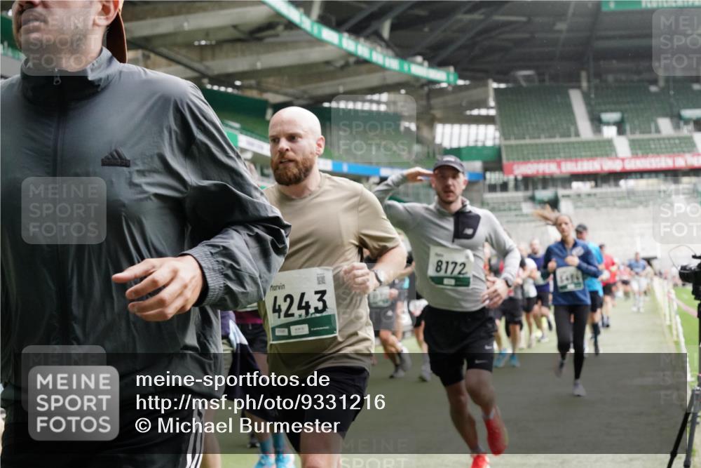 05.10.2025 - 20. swb-Marathon Bremen Michael Burmester http://msf.ph/oto/9331216 05.10.2025 13:04:21 Laufen im Stadion 100, 360, 414, 421, 470, 490, 592, 607, 898, 1012, 1019, 1080, 1084, 1336, 1413, 1468, 1478, 1695, 1852, 1914, 1975, 1997, 2086, 2333, 2399, 2567, 2617, 2664, 2989, 3037, 3072, 3346, 3433, 3483, 3485, 3658, 3901, 4001, 4005, 4053, 4087, 4243, 4244, 4335, 4453, 4462, 4501, 4524, 4528, 4627, 4637, 4638, 4651, 4757, 4793, 4803, 4838, 4840, 4858, 4928, 5043, 5082, 5137, 5162, 5212, 5236, 5247, 5343, 5446, 5464, 5489, 5832, 5966, 5969, 6011, 6145, 6287, 6529, 6584, 6635, 396 meine-sportfotos.de