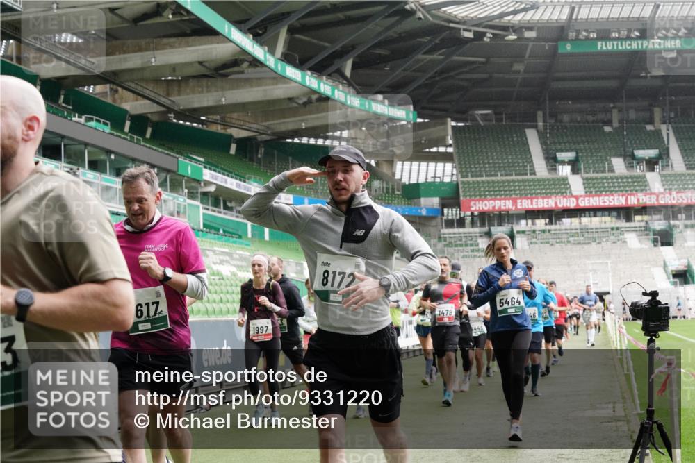 05.10.2025 - 20. swb-Marathon Bremen Michael Burmester http://msf.ph/oto/9331220 05.10.2025 13:04:22 Laufen im Stadion 100, 360, 414, 421, 470, 490, 592, 607, 898, 1012, 1019, 1080, 1084, 1336, 1413, 1468, 1478, 1695, 1852, 1914, 1975, 1997, 2086, 2333, 2399, 2617, 2664, 2901, 2989, 3037, 3072, 3346, 3433, 3483, 3485, 3658, 3901, 4001, 4005, 4053, 4087, 4243, 4244, 4335, 4453, 4462, 4501, 4524, 4528, 4627, 4637, 4638, 4651, 4757, 4793, 4803, 4838, 4840, 4858, 4928, 5043, 5082, 5137, 5162, 5212, 5236, 5247, 5343, 5446, 5464, 5489, 5832, 5969, 6011, 6145, 6287, 6529, 6584, 6635, 396 meine-sportfotos.de