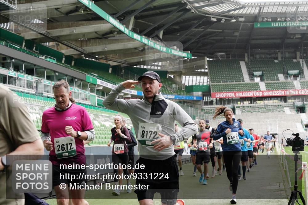 05.10.2025 - 20. swb-Marathon Bremen Michael Burmester http://msf.ph/oto/9331224 05.10.2025 13:04:22 Laufen im Stadion 100, 360, 414, 421, 470, 490, 592, 607, 898, 1012, 1019, 1080, 1084, 1336, 1413, 1468, 1478, 1695, 1852, 1914, 1975, 1997, 2086, 2333, 2399, 2617, 2664, 2901, 2989, 3037, 3072, 3346, 3433, 3483, 3485, 3658, 3901, 4001, 4005, 4053, 4087, 4243, 4244, 4335, 4453, 4462, 4501, 4524, 4528, 4627, 4637, 4638, 4651, 4757, 4793, 4803, 4838, 4840, 4858, 4928, 5043, 5082, 5137, 5162, 5212, 5236, 5247, 5343, 5446, 5464, 5489, 5832, 5969, 6011, 6145, 6287, 6529, 6584, 6635, 396 meine-sportfotos.de