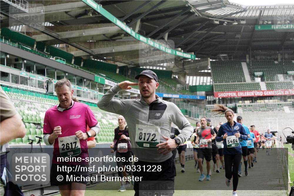 05.10.2025 - 20. swb-Marathon Bremen Michael Burmester http://msf.ph/oto/9331228 05.10.2025 13:04:22 Laufen im Stadion 100, 360, 414, 421, 470, 490, 592, 607, 898, 1012, 1019, 1080, 1084, 1336, 1413, 1468, 1478, 1695, 1852, 1914, 1975, 1997, 2086, 2333, 2399, 2617, 2664, 2901, 2989, 3037, 3072, 3346, 3433, 3483, 3485, 3658, 3901, 4001, 4005, 4053, 4087, 4243, 4244, 4335, 4453, 4462, 4501, 4524, 4528, 4627, 4637, 4638, 4651, 4757, 4793, 4803, 4838, 4840, 4858, 4928, 5043, 5082, 5137, 5162, 5212, 5236, 5247, 5343, 5446, 5464, 5489, 5832, 5969, 6011, 6145, 6287, 6529, 6584, 6635, 396 meine-sportfotos.de