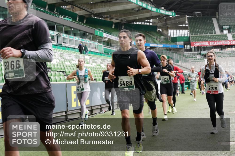 05.10.2025 - 20. swb-Marathon Bremen Michael Burmester http://msf.ph/oto/9331231 05.10.2025 13:03:41 Laufen im Stadion 227, 375, 396, 414, 527, 592, 725, 764, 898, 958, 1019, 1067, 1178, 1275, 1331, 1336, 1425, 1469, 1507, 1514, 1568, 1670, 1695, 1705, 1836, 1975, 2016, 2339, 2375, 2407, 2567, 2597, 2696, 2791, 2960, 2984, 3019, 3037, 3072, 3147, 3313, 3485, 4026, 4053, 4087, 4453, 4462, 4528, 4651, 4767, 4769, 5043, 5137, 5162, 5236, 5410, 5431, 5489, 5523, 5527, 5763, 5867, 5966, 6138, 6145, 6215, 6414, 6417, 6447, 6481, 6529, 6584, 6635, 6666, 7315, 7316, 7540, 7607, 7653, 293, 721, 2393 meine-sportfotos.de