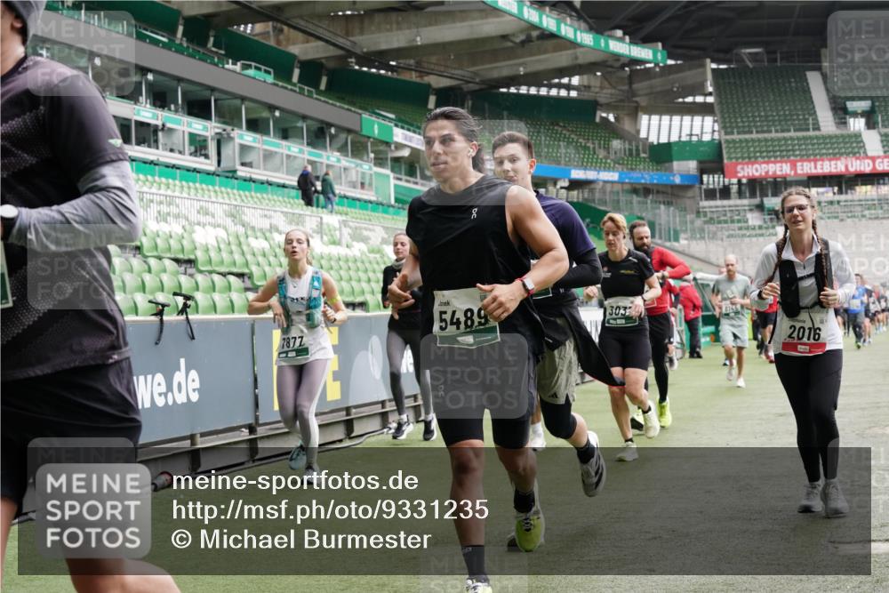 05.10.2025 - 20. swb-Marathon Bremen Michael Burmester http://msf.ph/oto/9331235 05.10.2025 13:03:41 Laufen im Stadion 227, 375, 396, 414, 527, 592, 725, 764, 898, 958, 1019, 1067, 1178, 1275, 1331, 1336, 1425, 1469, 1507, 1514, 1568, 1670, 1695, 1705, 1836, 1975, 2016, 2339, 2375, 2407, 2567, 2597, 2696, 2791, 2960, 2984, 3019, 3037, 3072, 3147, 3313, 3485, 4026, 4053, 4087, 4453, 4462, 4528, 4651, 4767, 4769, 5043, 5137, 5162, 5236, 5410, 5431, 5489, 5523, 5527, 5763, 5867, 5966, 6138, 6145, 6215, 6414, 6417, 6447, 6481, 6529, 6584, 6635, 6666, 7315, 7316, 7540, 7607, 7653, 293, 721, 2393 meine-sportfotos.de