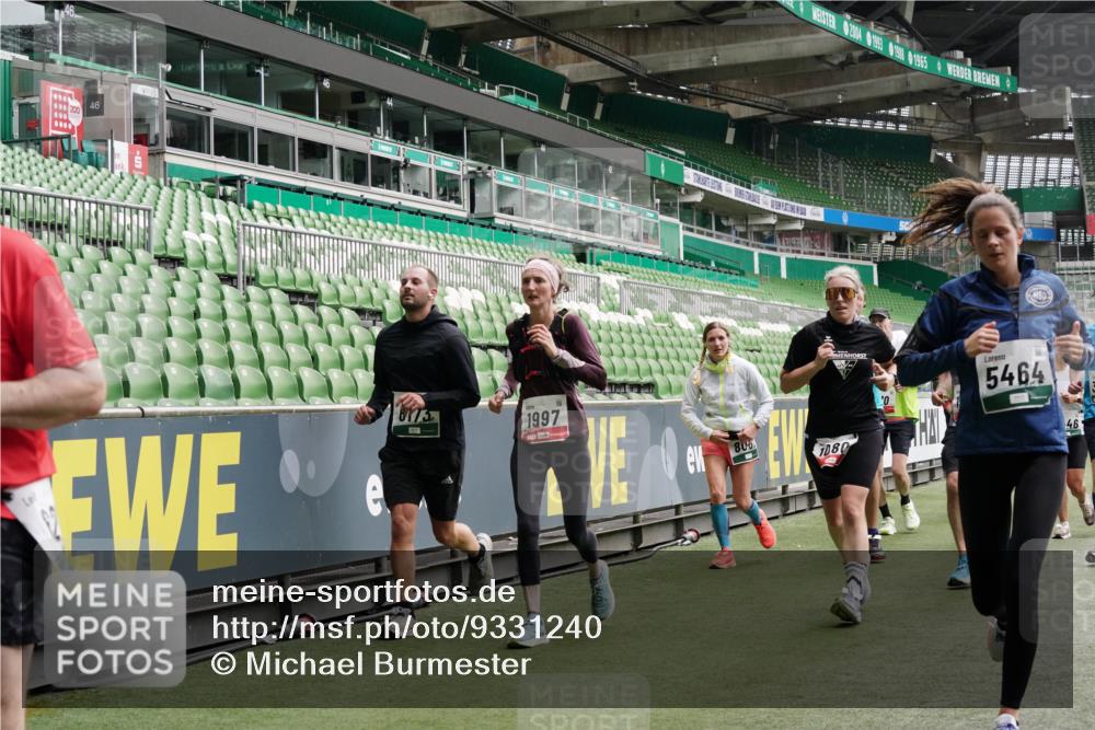 05.10.2025 - 20. swb-Marathon Bremen Michael Burmester http://msf.ph/oto/9331240 05.10.2025 13:04:23 Laufen im Stadion 100, 360, 414, 421, 470, 490, 592, 607, 898, 1012, 1019, 1080, 1084, 1336, 1413, 1468, 1478, 1695, 1852, 1914, 1975, 1997, 2086, 2333, 2399, 2617, 2664, 2901, 2989, 3037, 3072, 3346, 3433, 3483, 3485, 3658, 3901, 4001, 4005, 4053, 4087, 4243, 4244, 4335, 4453, 4462, 4501, 4524, 4528, 4627, 4637, 4638, 4651, 4757, 4793, 4803, 4838, 4840, 4858, 4928, 5043, 5082, 5137, 5162, 5212, 5236, 5247, 5343, 5446, 5464, 5489, 5832, 5969, 6011, 6145, 6287, 6529, 6584, 6635, 1336 meine-sportfotos.de