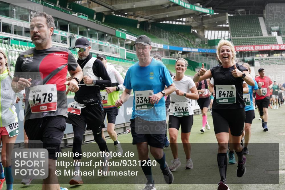 05.10.2025 - 20. swb-Marathon Bremen Michael Burmester http://msf.ph/oto/9331260 05.10.2025 13:04:26 Laufen im Stadion 100, 360, 414, 421, 470, 490, 592, 607, 898, 1012, 1019, 1080, 1084, 1413, 1468, 1478, 1695, 1834, 1852, 1914, 1975, 1997, 2086, 2333, 2399, 2617, 2664, 2901, 2989, 3072, 3346, 3433, 3483, 3485, 3658, 3901, 4001, 4005, 4053, 4087, 4243, 4244, 4335, 4453, 4462, 4501, 4524, 4627, 4634, 4637, 4638, 4651, 4757, 4793, 4803, 4838, 4840, 4858, 4928, 5043, 5082, 5137, 5162, 5212, 5236, 5247, 5343, 5446, 5464, 5832, 5969, 6011, 6145, 6287, 6529, 6584, 6635, 1336 meine-sportfotos.de