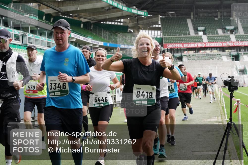 05.10.2025 - 20. swb-Marathon Bremen Michael Burmester http://msf.ph/oto/9331262 05.10.2025 13:04:27 Laufen im Stadion 100, 360, 414, 421, 470, 490, 592, 607, 898, 1012, 1019, 1080, 1084, 1413, 1468, 1478, 1695, 1834, 1852, 1914, 1975, 1997, 2086, 2333, 2399, 2617, 2664, 2901, 2989, 3072, 3346, 3433, 3483, 3485, 3658, 3901, 4001, 4005, 4053, 4087, 4243, 4244, 4335, 4453, 4462, 4501, 4524, 4627, 4634, 4637, 4638, 4651, 4671, 4757, 4793, 4803, 4838, 4840, 4858, 4928, 5043, 5082, 5137, 5162, 5212, 5236, 5247, 5343, 5446, 5464, 5832, 5969, 6011, 6287, 6529, 6584, 6635, 1336 meine-sportfotos.de