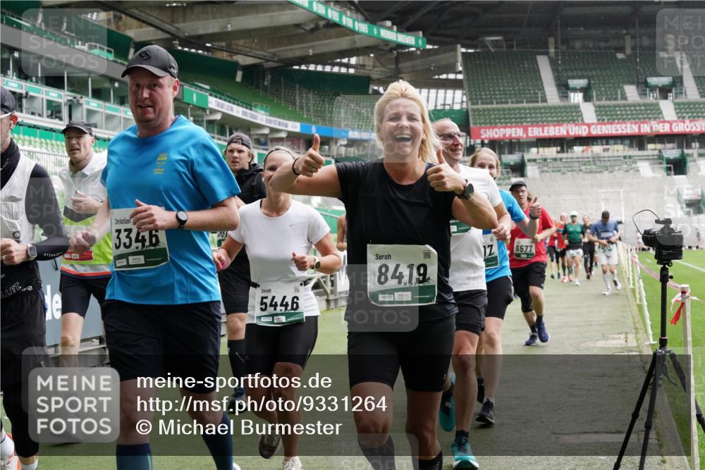 05.10.2025 - 20. swb-Marathon Bremen Michael Burmester http://msf.ph/oto/9331264 05.10.2025 13:04:27 Laufen im Stadion 100, 360, 414, 421, 470, 490, 592, 607, 898, 1012, 1019, 1080, 1084, 1413, 1468, 1478, 1695, 1834, 1852, 1914, 1975, 1997, 2086, 2333, 2399, 2617, 2664, 2901, 2989, 3072, 3346, 3433, 3483, 3485, 3658, 3901, 4001, 4005, 4053, 4087, 4243, 4244, 4335, 4453, 4462, 4501, 4524, 4627, 4634, 4637, 4638, 4651, 4671, 4757, 4793, 4803, 4838, 4840, 4858, 4928, 5043, 5082, 5137, 5162, 5212, 5236, 5247, 5343, 5446, 5464, 5832, 5969, 6011, 6287, 6529, 6584, 6635, 1336 meine-sportfotos.de