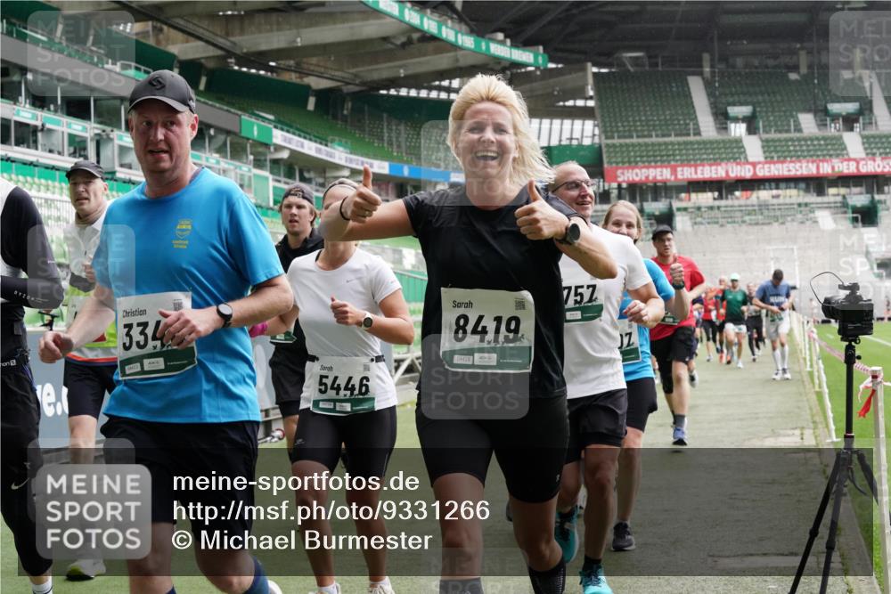 05.10.2025 - 20. swb-Marathon Bremen Michael Burmester http://msf.ph/oto/9331266 05.10.2025 13:04:27 Laufen im Stadion 100, 360, 414, 421, 470, 490, 592, 607, 898, 1012, 1019, 1080, 1084, 1413, 1468, 1478, 1695, 1834, 1852, 1914, 1975, 1997, 2086, 2333, 2399, 2617, 2664, 2901, 2989, 3072, 3346, 3433, 3483, 3485, 3658, 3901, 4001, 4005, 4053, 4087, 4243, 4244, 4335, 4453, 4462, 4501, 4524, 4627, 4634, 4637, 4638, 4651, 4671, 4757, 4793, 4803, 4838, 4840, 4858, 4928, 5043, 5082, 5137, 5162, 5212, 5236, 5247, 5343, 5446, 5464, 5832, 5969, 6011, 6287, 6529, 6584, 6635, 1336 meine-sportfotos.de