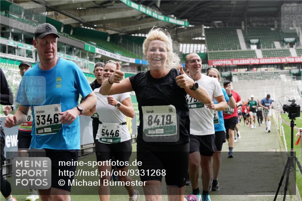 05.10.2025 - 20. swb-Marathon Bremen Michael Burmester http://msf.ph/oto/9331268 05.10.2025 13:04:27 Laufen im Stadion 100, 360, 414, 421, 470, 490, 592, 607, 898, 1012, 1019, 1080, 1084, 1413, 1468, 1478, 1695, 1834, 1852, 1914, 1975, 1997, 2086, 2333, 2399, 2617, 2664, 2901, 2989, 3072, 3346, 3433, 3483, 3485, 3658, 3901, 4001, 4005, 4053, 4087, 4243, 4244, 4335, 4453, 4462, 4501, 4524, 4627, 4634, 4637, 4638, 4651, 4671, 4757, 4793, 4803, 4838, 4840, 4858, 4928, 5043, 5082, 5137, 5162, 5212, 5236, 5247, 5343, 5446, 5464, 5832, 5969, 6011, 6287, 6529, 6584, 6635, 1336 meine-sportfotos.de
