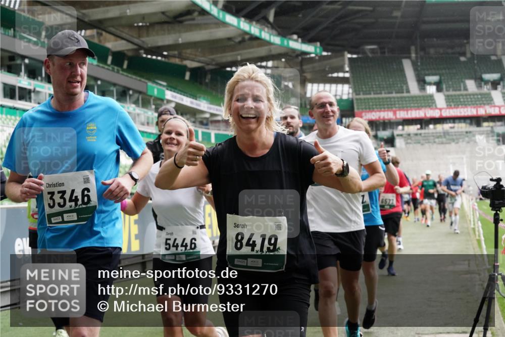 05.10.2025 - 20. swb-Marathon Bremen Michael Burmester http://msf.ph/oto/9331270 05.10.2025 13:04:27 Laufen im Stadion 100, 360, 414, 421, 470, 490, 592, 607, 898, 1012, 1019, 1080, 1084, 1413, 1468, 1478, 1695, 1834, 1852, 1914, 1975, 1997, 2086, 2333, 2399, 2617, 2664, 2901, 2989, 3072, 3346, 3433, 3483, 3485, 3658, 3901, 4001, 4005, 4053, 4087, 4243, 4244, 4335, 4453, 4462, 4501, 4524, 4627, 4634, 4637, 4638, 4651, 4671, 4757, 4793, 4803, 4838, 4840, 4858, 4928, 5043, 5082, 5137, 5162, 5212, 5236, 5247, 5343, 5446, 5464, 5832, 5969, 6011, 6287, 6529, 6584, 6635, 1336 meine-sportfotos.de