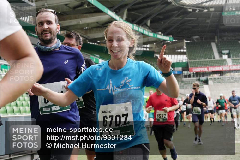 05.10.2025 - 20. swb-Marathon Bremen Michael Burmester http://msf.ph/oto/9331284 05.10.2025 13:04:29 Laufen im Stadion 100, 360, 414, 421, 470, 490, 592, 607, 898, 1012, 1019, 1080, 1084, 1413, 1468, 1478, 1695, 1834, 1852, 1914, 1975, 1997, 2086, 2333, 2399, 2617, 2664, 2901, 2989, 3072, 3346, 3433, 3483, 3485, 3658, 3901, 4001, 4005, 4053, 4087, 4243, 4244, 4335, 4453, 4462, 4501, 4524, 4627, 4634, 4637, 4638, 4651, 4671, 4757, 4793, 4803, 4838, 4840, 4858, 4928, 5043, 5082, 5137, 5212, 5247, 5343, 5446, 5464, 5832, 5969, 6011, 6287, 6584, 6635, 1336 meine-sportfotos.de