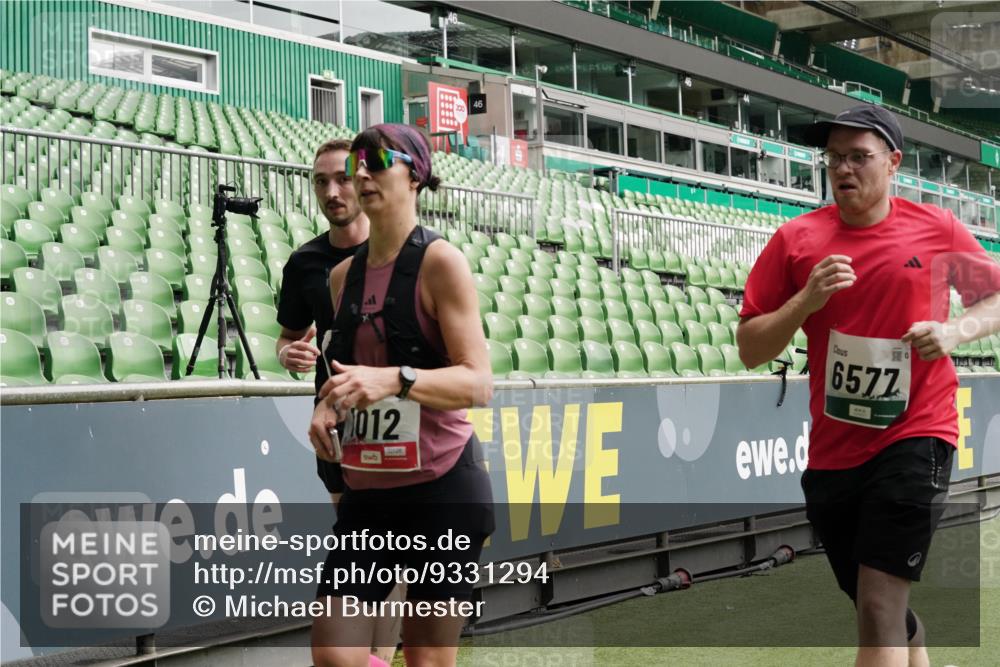 05.10.2025 - 20. swb-Marathon Bremen Michael Burmester http://msf.ph/oto/9331294 05.10.2025 13:04:30 Laufen im Stadion 100, 360, 414, 421, 470, 490, 592, 607, 898, 1012, 1019, 1061, 1080, 1084, 1413, 1468, 1478, 1695, 1834, 1852, 1914, 1975, 1997, 2086, 2333, 2399, 2617, 2664, 2901, 2989, 3072, 3346, 3433, 3483, 3485, 3658, 3901, 4001, 4005, 4053, 4087, 4243, 4244, 4335, 4453, 4462, 4501, 4524, 4627, 4634, 4637, 4638, 4651, 4671, 4757, 4793, 4803, 4838, 4840, 4858, 4928, 5043, 5082, 5137, 5212, 5247, 5343, 5446, 5464, 5832, 5969, 6011, 6287, 6584, 6635, 1336 meine-sportfotos.de