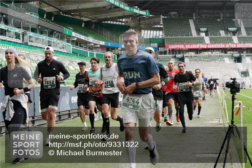 05.10.2025 - 20. swb-Marathon Bremen Michael Burmester http://msf.ph/oto/9331322 05.10.2025 13:04:35 Laufen im Stadion 100, 360, 414, 421, 470, 490, 607, 898, 1012, 1019, 1061, 1080, 1084, 1132, 1413, 1468, 1478, 1695, 1746, 1834, 1852, 1914, 1975, 1997, 2009, 2086, 2333, 2399, 2536, 2617, 2664, 2802, 2901, 2989, 3072, 3216, 3346, 3413, 3433, 3483, 3485, 3561, 3658, 3901, 4001, 4005, 4187, 4241, 4243, 4244, 4335, 4501, 4524, 4627, 4634, 4637, 4638, 4671, 4757, 4793, 4803, 4838, 4840, 4858, 4928, 5082, 5137, 5212, 5247, 5286, 5343, 5446, 5464, 5832, 5969, 6011, 6287, 6635, 1336 meine-sportfotos.de