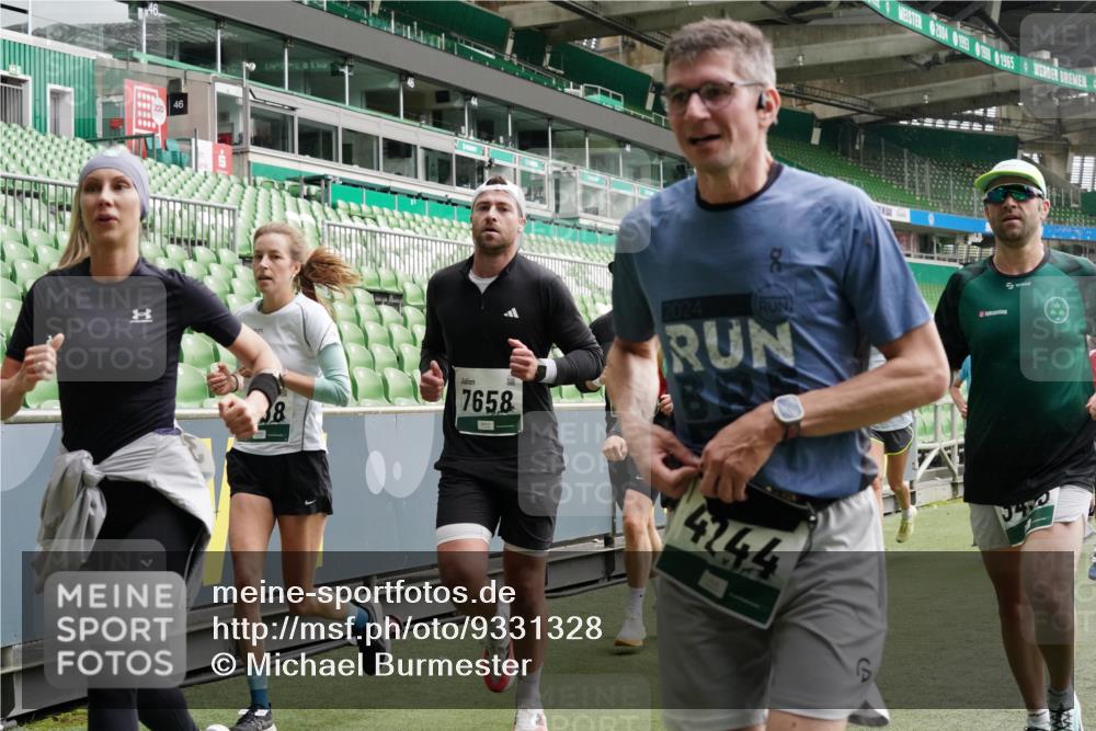 05.10.2025 - 20. swb-Marathon Bremen Michael Burmester http://msf.ph/oto/9331328 05.10.2025 13:04:36 Laufen im Stadion 100, 360, 414, 421, 470, 490, 607, 712, 898, 1012, 1019, 1061, 1080, 1084, 1132, 1413, 1468, 1478, 1695, 1746, 1834, 1852, 1914, 1997, 2009, 2086, 2333, 2399, 2536, 2617, 2664, 2802, 2901, 2989, 3072, 3216, 3346, 3413, 3433, 3483, 3485, 3561, 3658, 3901, 4001, 4005, 4187, 4241, 4243, 4244, 4335, 4501, 4524, 4627, 4634, 4637, 4638, 4671, 4757, 4793, 4803, 4838, 4840, 4858, 4928, 5082, 5137, 5212, 5247, 5286, 5295, 5343, 5446, 5464, 5832, 5969, 6011, 6287, 1336 meine-sportfotos.de
