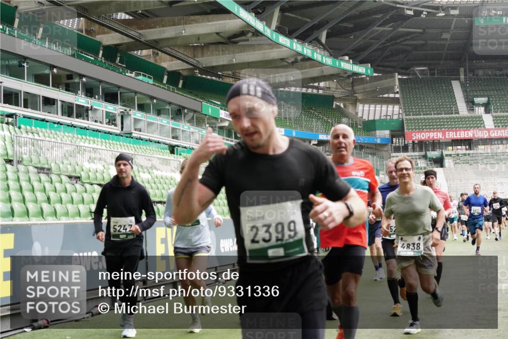 05.10.2025 - 20. swb-Marathon Bremen Michael Burmester http://msf.ph/oto/9331336 05.10.2025 13:04:37 Laufen im Stadion 100, 360, 414, 421, 470, 490, 607, 712, 898, 1012, 1019, 1061, 1080, 1084, 1132, 1413, 1468, 1478, 1695, 1746, 1765, 1834, 1852, 1914, 1997, 2009, 2086, 2333, 2399, 2536, 2617, 2664, 2802, 2901, 2989, 3072, 3216, 3346, 3413, 3433, 3483, 3485, 3561, 3658, 3901, 4001, 4005, 4187, 4241, 4243, 4244, 4335, 4501, 4524, 4627, 4634, 4637, 4638, 4671, 4757, 4793, 4803, 4838, 4840, 4858, 4928, 5082, 5137, 5212, 5247, 5286, 5295, 5343, 5446, 5464, 5832, 5969, 6011, 6287, 1336 meine-sportfotos.de
