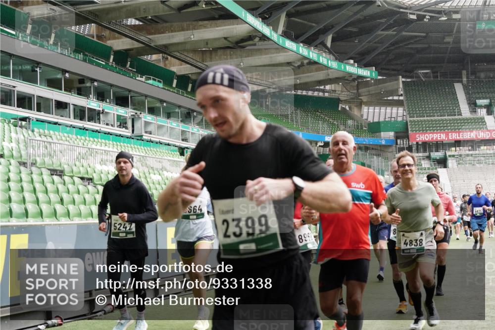 05.10.2025 - 20. swb-Marathon Bremen Michael Burmester http://msf.ph/oto/9331338 05.10.2025 13:04:37 Laufen im Stadion 100, 360, 414, 421, 470, 490, 607, 712, 898, 1012, 1019, 1061, 1080, 1084, 1132, 1413, 1468, 1478, 1695, 1746, 1765, 1834, 1852, 1914, 1997, 2009, 2086, 2333, 2399, 2536, 2617, 2664, 2802, 2901, 2989, 3072, 3216, 3346, 3413, 3433, 3483, 3485, 3561, 3658, 3901, 4001, 4005, 4187, 4241, 4243, 4244, 4335, 4501, 4524, 4627, 4634, 4637, 4638, 4671, 4757, 4793, 4803, 4838, 4840, 4858, 4928, 5082, 5137, 5212, 5247, 5286, 5295, 5343, 5446, 5464, 5832, 5969, 6011, 6287, 1336 meine-sportfotos.de