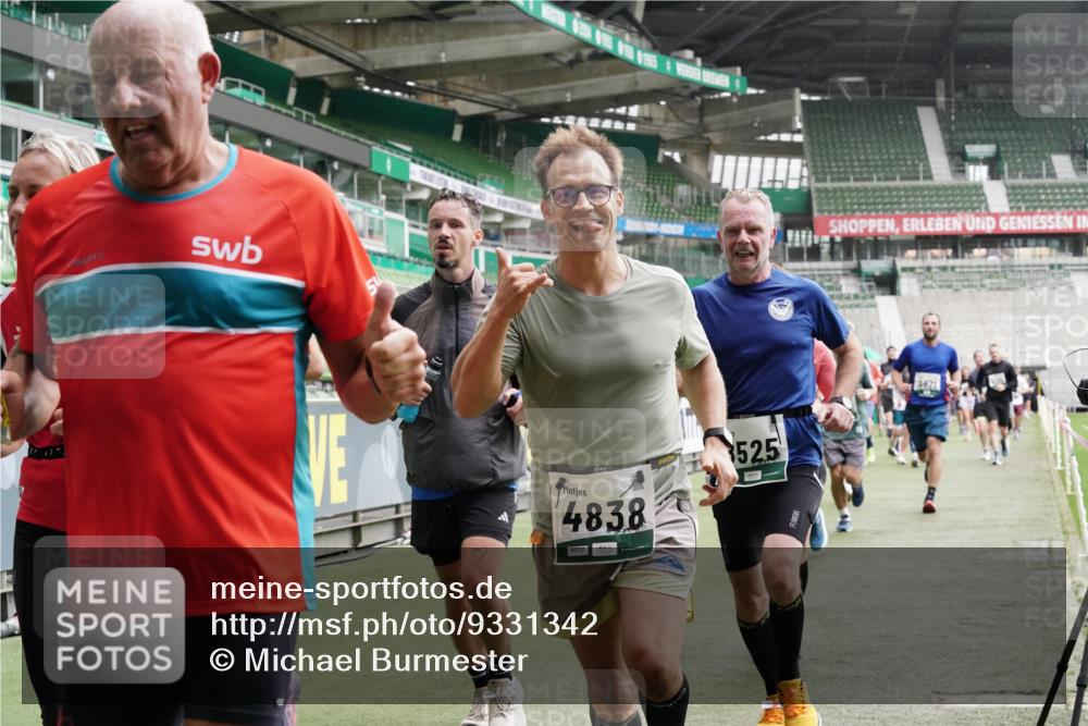 05.10.2025 - 20. swb-Marathon Bremen Michael Burmester http://msf.ph/oto/9331342 05.10.2025 13:04:39 Laufen im Stadion 100, 360, 421, 470, 490, 607, 712, 1012, 1019, 1061, 1080, 1084, 1132, 1413, 1468, 1478, 1695, 1746, 1765, 1834, 1852, 1914, 1997, 2009, 2086, 2333, 2399, 2536, 2584, 2617, 2664, 2802, 2901, 2989, 3008, 3072, 3216, 3346, 3413, 3433, 3483, 3485, 3561, 3658, 3901, 4001, 4005, 4187, 4241, 4243, 4244, 4335, 4501, 4524, 4627, 4634, 4637, 4638, 4671, 4757, 4793, 4803, 4838, 4840, 4858, 4928, 5082, 5137, 5212, 5247, 5286, 5295, 5343, 5446, 5464, 5832, 5969, 6011, 6287, 1336 meine-sportfotos.de
