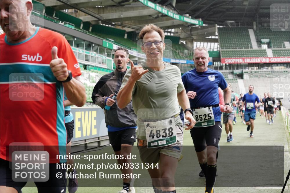 05.10.2025 - 20. swb-Marathon Bremen Michael Burmester http://msf.ph/oto/9331344 05.10.2025 13:04:39 Laufen im Stadion 100, 360, 421, 470, 490, 607, 712, 1012, 1019, 1061, 1080, 1084, 1132, 1413, 1468, 1478, 1695, 1746, 1765, 1834, 1852, 1914, 1997, 2009, 2086, 2333, 2399, 2536, 2584, 2617, 2664, 2802, 2901, 2989, 3008, 3072, 3216, 3346, 3413, 3433, 3483, 3485, 3561, 3658, 3901, 4001, 4005, 4187, 4241, 4243, 4244, 4335, 4501, 4524, 4627, 4634, 4637, 4638, 4671, 4757, 4793, 4803, 4838, 4840, 4858, 4928, 5082, 5137, 5212, 5247, 5286, 5295, 5343, 5446, 5464, 5832, 5969, 6011, 6287, 1336 meine-sportfotos.de