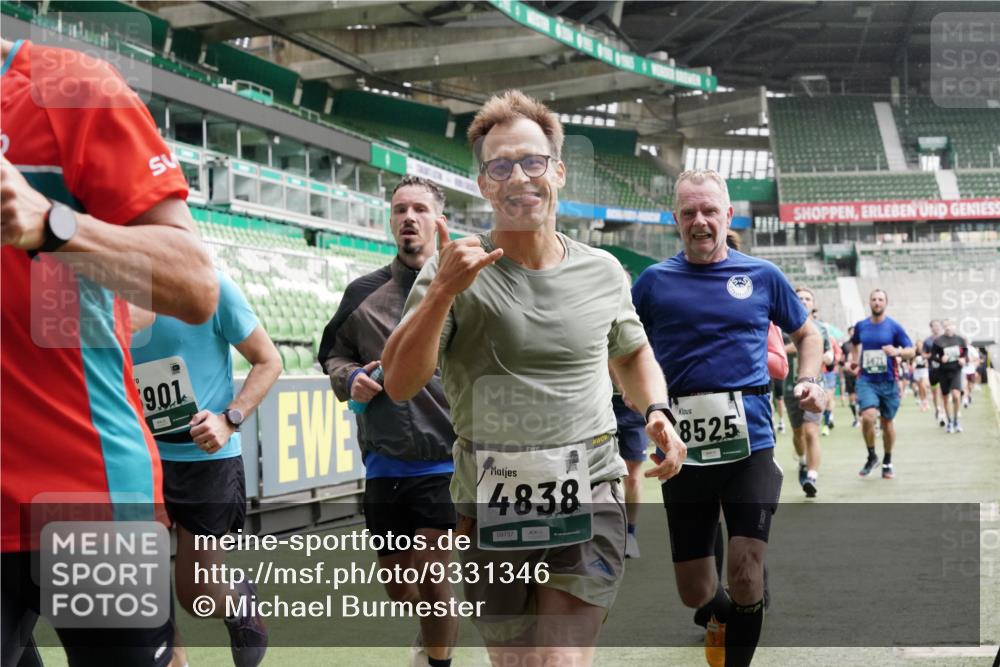 05.10.2025 - 20. swb-Marathon Bremen Michael Burmester http://msf.ph/oto/9331346 05.10.2025 13:04:39 Laufen im Stadion 100, 360, 421, 470, 490, 607, 712, 1012, 1019, 1061, 1080, 1084, 1132, 1413, 1468, 1478, 1695, 1746, 1765, 1834, 1852, 1914, 1997, 2009, 2086, 2333, 2399, 2536, 2584, 2617, 2664, 2802, 2901, 2989, 3008, 3072, 3216, 3346, 3413, 3433, 3483, 3485, 3561, 3658, 3901, 4001, 4005, 4187, 4241, 4243, 4244, 4335, 4501, 4524, 4627, 4634, 4637, 4638, 4671, 4757, 4793, 4803, 4838, 4840, 4858, 4928, 5082, 5137, 5212, 5247, 5286, 5295, 5343, 5446, 5464, 5832, 5969, 6011, 6287, 1336 meine-sportfotos.de