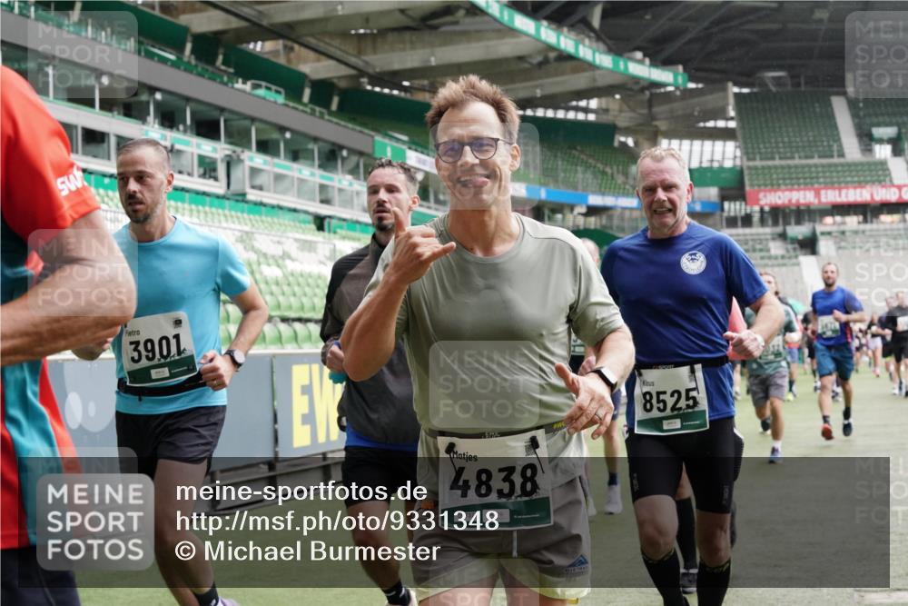 05.10.2025 - 20. swb-Marathon Bremen Michael Burmester http://msf.ph/oto/9331348 05.10.2025 13:04:39 Laufen im Stadion 100, 360, 421, 470, 490, 607, 712, 1012, 1019, 1061, 1080, 1084, 1132, 1413, 1468, 1478, 1695, 1746, 1765, 1834, 1852, 1914, 1997, 2009, 2086, 2333, 2399, 2536, 2584, 2617, 2664, 2802, 2901, 2989, 3008, 3072, 3216, 3346, 3413, 3433, 3483, 3485, 3561, 3658, 3901, 4001, 4005, 4187, 4241, 4243, 4244, 4335, 4501, 4524, 4627, 4634, 4637, 4638, 4671, 4757, 4793, 4803, 4838, 4840, 4858, 4928, 5082, 5137, 5212, 5247, 5286, 5295, 5343, 5446, 5464, 5832, 5969, 6011, 6287, 1336 meine-sportfotos.de