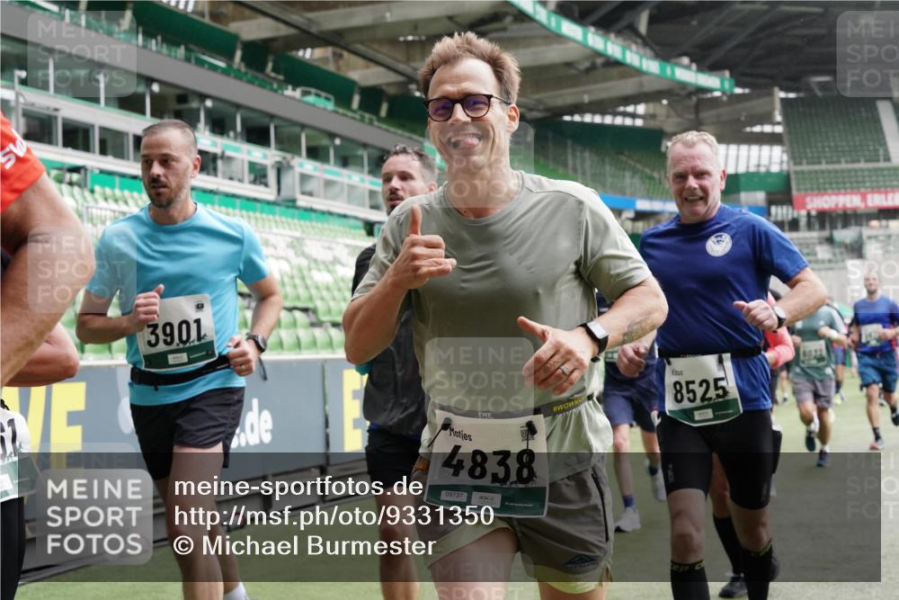 05.10.2025 - 20. swb-Marathon Bremen Michael Burmester http://msf.ph/oto/9331350 05.10.2025 13:04:39 Laufen im Stadion 100, 360, 421, 470, 490, 607, 712, 1012, 1019, 1061, 1080, 1084, 1132, 1413, 1468, 1478, 1695, 1746, 1765, 1834, 1852, 1914, 1997, 2009, 2086, 2333, 2399, 2536, 2584, 2617, 2664, 2802, 2901, 2989, 3008, 3072, 3216, 3346, 3413, 3433, 3483, 3485, 3561, 3658, 3901, 4001, 4005, 4187, 4241, 4243, 4244, 4335, 4501, 4524, 4627, 4634, 4637, 4638, 4671, 4757, 4793, 4803, 4838, 4840, 4858, 4928, 5082, 5137, 5212, 5247, 5286, 5295, 5343, 5446, 5464, 5832, 5969, 6011, 6287, 1336 meine-sportfotos.de