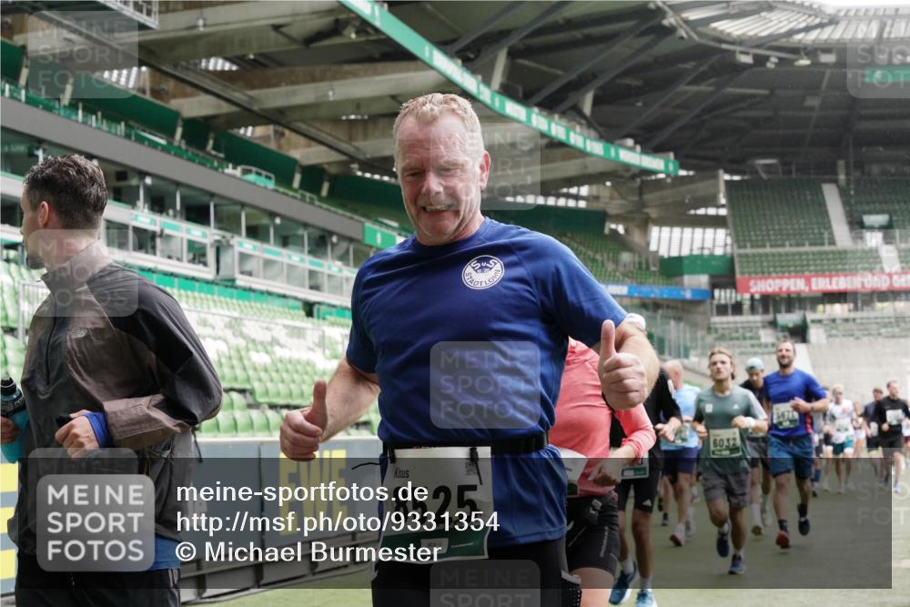 05.10.2025 - 20. swb-Marathon Bremen Michael Burmester http://msf.ph/oto/9331354 05.10.2025 13:04:40 Laufen im Stadion 100, 360, 421, 470, 490, 607, 712, 1012, 1019, 1061, 1080, 1084, 1132, 1413, 1468, 1478, 1695, 1746, 1765, 1834, 1852, 1914, 1997, 2009, 2086, 2333, 2399, 2536, 2584, 2617, 2664, 2802, 2901, 2989, 3008, 3216, 3346, 3413, 3433, 3445, 3483, 3485, 3561, 3658, 3901, 4001, 4005, 4187, 4241, 4243, 4244, 4335, 4501, 4524, 4627, 4634, 4637, 4638, 4671, 4757, 4793, 4803, 4838, 4840, 4858, 4928, 5082, 5212, 5247, 5286, 5295, 5343, 5446, 5464, 5832, 5969, 6011, 6287, 1336 meine-sportfotos.de