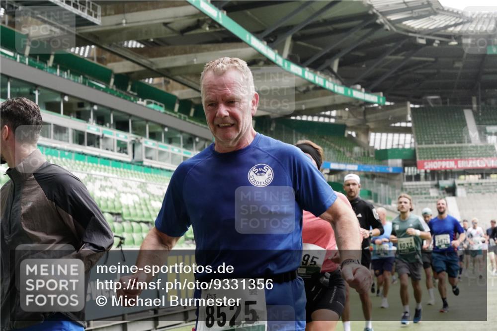 05.10.2025 - 20. swb-Marathon Bremen Michael Burmester http://msf.ph/oto/9331356 05.10.2025 13:04:40 Laufen im Stadion 100, 360, 421, 470, 490, 607, 712, 1012, 1019, 1061, 1080, 1084, 1132, 1413, 1468, 1478, 1695, 1746, 1765, 1834, 1852, 1914, 1997, 2009, 2086, 2333, 2399, 2536, 2584, 2617, 2664, 2802, 2901, 2989, 3008, 3216, 3346, 3413, 3433, 3445, 3483, 3485, 3561, 3658, 3901, 4001, 4005, 4187, 4241, 4243, 4244, 4335, 4501, 4524, 4627, 4634, 4637, 4638, 4671, 4757, 4793, 4803, 4838, 4840, 4858, 4928, 5082, 5212, 5247, 5286, 5295, 5343, 5446, 5464, 5832, 5969, 6011, 6287, 1336 meine-sportfotos.de