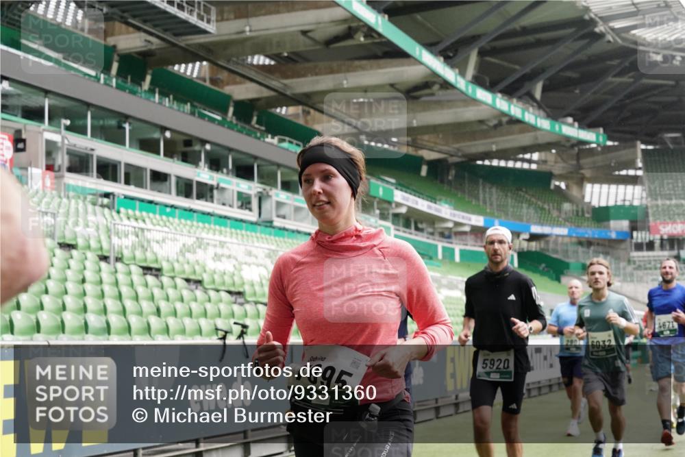 05.10.2025 - 20. swb-Marathon Bremen Michael Burmester http://msf.ph/oto/9331360 05.10.2025 13:04:41 Laufen im Stadion 100, 360, 421, 470, 490, 607, 712, 1012, 1019, 1061, 1080, 1084, 1132, 1413, 1468, 1478, 1695, 1746, 1765, 1834, 1852, 1914, 1997, 2009, 2086, 2333, 2399, 2536, 2584, 2617, 2664, 2802, 2901, 2989, 3008, 3216, 3346, 3413, 3433, 3445, 3483, 3561, 3658, 3901, 4001, 4005, 4187, 4241, 4243, 4244, 4335, 4501, 4524, 4627, 4634, 4637, 4638, 4671, 4757, 4793, 4803, 4838, 4840, 4858, 4928, 5082, 5212, 5247, 5286, 5295, 5343, 5446, 5464, 5832, 5969, 6011, 6287, 1336 meine-sportfotos.de