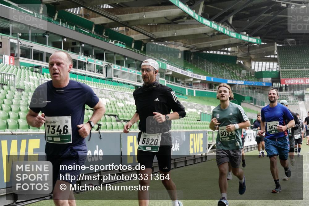05.10.2025 - 20. swb-Marathon Bremen Michael Burmester http://msf.ph/oto/9331364 05.10.2025 13:04:42 Laufen im Stadion 100, 360, 421, 470, 490, 607, 712, 1012, 1061, 1080, 1084, 1132, 1413, 1468, 1478, 1746, 1765, 1834, 1852, 1914, 1997, 2009, 2086, 2333, 2399, 2536, 2584, 2617, 2664, 2802, 2901, 2989, 3008, 3216, 3346, 3413, 3433, 3445, 3483, 3561, 3658, 3901, 4001, 4005, 4187, 4241, 4243, 4244, 4335, 4501, 4524, 4627, 4634, 4637, 4638, 4671, 4757, 4793, 4803, 4838, 4840, 4858, 4928, 5082, 5212, 5247, 5286, 5295, 5343, 5446, 5464, 5614, 5832, 5969, 6011, 6287, 1336 meine-sportfotos.de