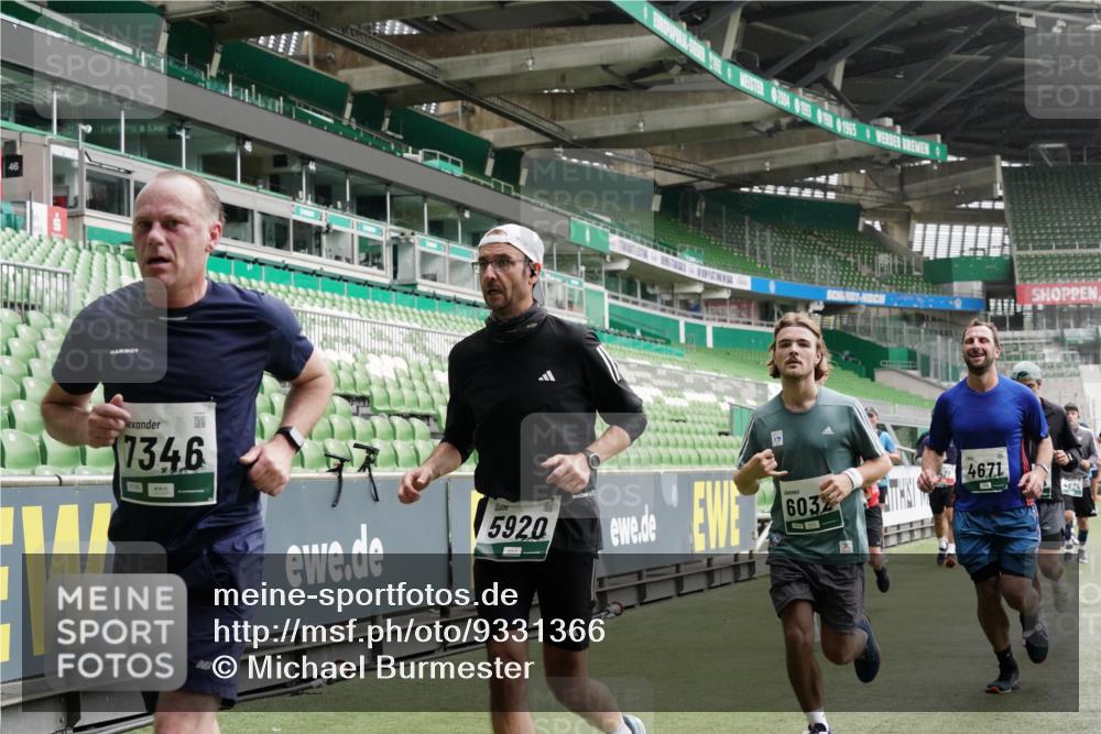 05.10.2025 - 20. swb-Marathon Bremen Michael Burmester http://msf.ph/oto/9331366 05.10.2025 13:04:42 Laufen im Stadion 100, 360, 421, 470, 490, 607, 712, 1012, 1061, 1080, 1084, 1132, 1413, 1468, 1478, 1746, 1765, 1834, 1852, 1914, 1997, 2009, 2086, 2333, 2399, 2536, 2584, 2617, 2664, 2802, 2901, 2989, 3008, 3216, 3346, 3413, 3433, 3445, 3483, 3561, 3658, 3901, 4001, 4005, 4187, 4241, 4243, 4244, 4335, 4501, 4524, 4627, 4634, 4637, 4638, 4671, 4757, 4793, 4803, 4838, 4840, 4858, 4928, 5082, 5212, 5247, 5286, 5295, 5343, 5446, 5464, 5614, 5832, 5969, 6011, 6287, 1336 meine-sportfotos.de