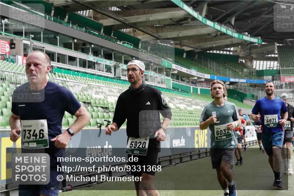 05.10.2025 - 20. swb-Marathon Bremen Michael Burmester http://msf.ph/oto/9331368 05.10.2025 13:04:42 Laufen im Stadion 100, 360, 421, 470, 490, 607, 712, 1012, 1061, 1080, 1084, 1132, 1413, 1468, 1478, 1746, 1765, 1834, 1852, 1914, 1997, 2009, 2086, 2333, 2399, 2536, 2584, 2617, 2664, 2802, 2901, 2989, 3008, 3216, 3346, 3413, 3433, 3445, 3483, 3561, 3658, 3901, 4001, 4005, 4187, 4241, 4243, 4244, 4335, 4501, 4524, 4627, 4634, 4637, 4638, 4671, 4757, 4793, 4803, 4838, 4840, 4858, 4928, 5082, 5212, 5247, 5286, 5295, 5343, 5446, 5464, 5614, 5832, 5969, 6011, 6287, 1336 meine-sportfotos.de