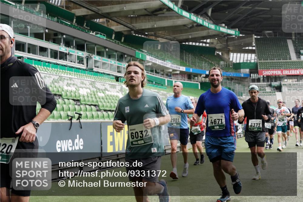 05.10.2025 - 20. swb-Marathon Bremen Michael Burmester http://msf.ph/oto/9331372 05.10.2025 13:04:43 Laufen im Stadion 100, 199, 360, 406, 421, 470, 490, 607, 712, 858, 1012, 1061, 1080, 1084, 1132, 1404, 1413, 1468, 1478, 1746, 1765, 1834, 1852, 1914, 1997, 2009, 2086, 2333, 2399, 2536, 2584, 2617, 2664, 2802, 2901, 2989, 3008, 3216, 3346, 3413, 3433, 3445, 3483, 3561, 3658, 3901, 4001, 4005, 4187, 4241, 4243, 4244, 4335, 4501, 4524, 4627, 4634, 4637, 4638, 4671, 4757, 4803, 4838, 4840, 4858, 4928, 5082, 5212, 5247, 5286, 5295, 5343, 5446, 5464, 5614, 5832, 5969, 6287, 1336 meine-sportfotos.de