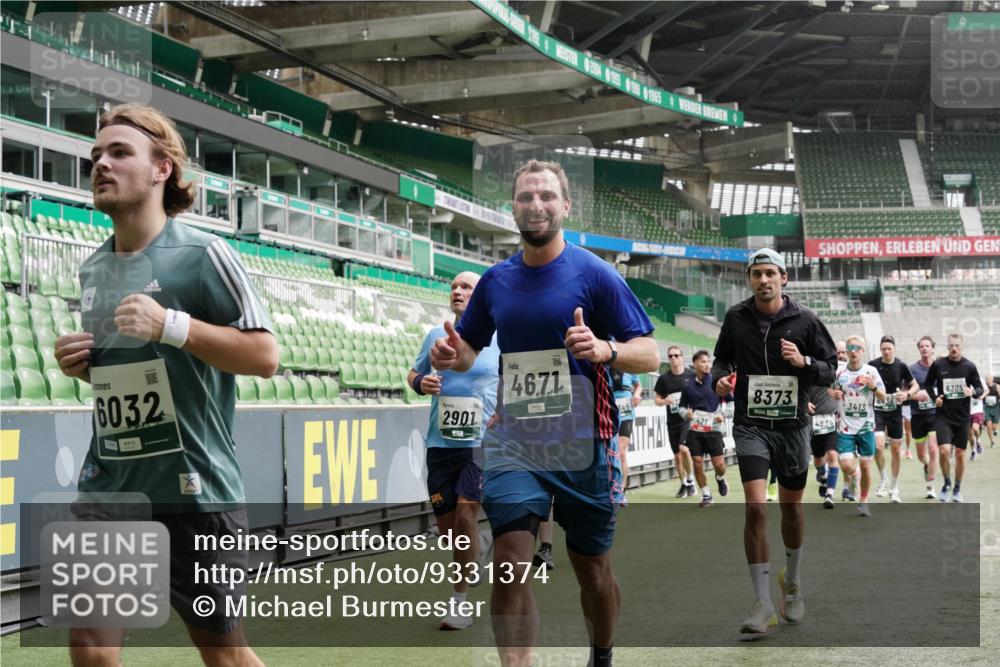 05.10.2025 - 20. swb-Marathon Bremen Michael Burmester http://msf.ph/oto/9331374 05.10.2025 13:04:43 Laufen im Stadion 100, 199, 360, 406, 421, 470, 490, 607, 712, 858, 1012, 1061, 1080, 1084, 1132, 1404, 1413, 1468, 1478, 1746, 1765, 1834, 1852, 1914, 1997, 2009, 2086, 2333, 2399, 2536, 2584, 2617, 2664, 2802, 2901, 2989, 3008, 3216, 3346, 3413, 3433, 3445, 3483, 3561, 3658, 3901, 4001, 4005, 4187, 4241, 4243, 4244, 4335, 4501, 4524, 4627, 4634, 4637, 4638, 4671, 4757, 4803, 4838, 4840, 4858, 4928, 5082, 5212, 5247, 5286, 5295, 5343, 5446, 5464, 5614, 5832, 5969, 6287, 1336 meine-sportfotos.de