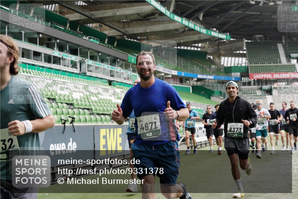 05.10.2025 - 20. swb-Marathon Bremen Michael Burmester http://msf.ph/oto/9331378 05.10.2025 13:04:43 Laufen im Stadion 100, 199, 360, 406, 421, 470, 490, 607, 712, 858, 1012, 1061, 1080, 1084, 1132, 1404, 1413, 1468, 1478, 1746, 1765, 1834, 1852, 1914, 1997, 2009, 2086, 2333, 2399, 2536, 2584, 2617, 2664, 2802, 2901, 2989, 3008, 3216, 3346, 3413, 3433, 3445, 3483, 3561, 3658, 3901, 4001, 4005, 4187, 4241, 4243, 4244, 4335, 4501, 4524, 4627, 4634, 4637, 4638, 4671, 4757, 4803, 4838, 4840, 4858, 4928, 5082, 5212, 5247, 5286, 5295, 5343, 5446, 5464, 5614, 5832, 5969, 6287, 1336 meine-sportfotos.de