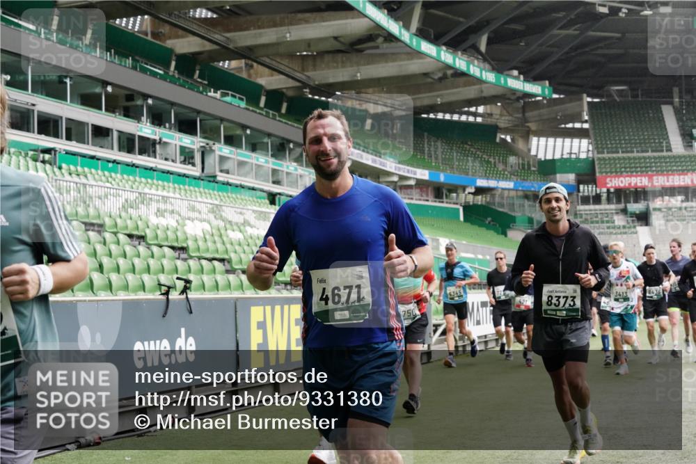 05.10.2025 - 20. swb-Marathon Bremen Michael Burmester http://msf.ph/oto/9331380 05.10.2025 13:04:43 Laufen im Stadion 100, 199, 360, 406, 421, 470, 490, 607, 712, 858, 1012, 1061, 1080, 1084, 1132, 1404, 1413, 1468, 1478, 1746, 1765, 1834, 1852, 1914, 1997, 2009, 2086, 2333, 2399, 2536, 2584, 2617, 2664, 2802, 2901, 2989, 3008, 3216, 3346, 3413, 3433, 3445, 3483, 3561, 3658, 3901, 4001, 4005, 4187, 4241, 4243, 4244, 4335, 4501, 4524, 4627, 4634, 4637, 4638, 4671, 4757, 4803, 4838, 4840, 4858, 4928, 5082, 5212, 5247, 5286, 5295, 5343, 5446, 5464, 5614, 5832, 5969, 6287, 1336 meine-sportfotos.de