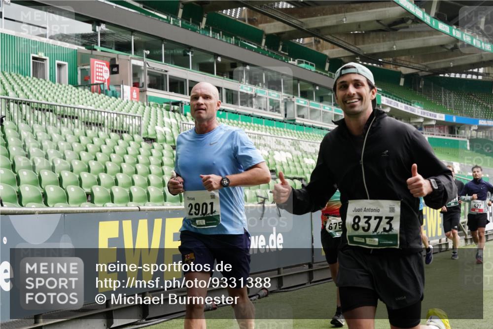 05.10.2025 - 20. swb-Marathon Bremen Michael Burmester http://msf.ph/oto/9331388 05.10.2025 13:04:45 Laufen im Stadion 100, 199, 406, 421, 470, 490, 607, 712, 858, 1012, 1061, 1080, 1084, 1132, 1404, 1455, 1468, 1478, 1480, 1746, 1765, 1834, 1852, 1914, 1997, 2009, 2086, 2333, 2399, 2536, 2584, 2617, 2664, 2802, 2901, 2989, 3008, 3216, 3346, 3413, 3433, 3445, 3483, 3561, 3658, 3901, 4001, 4005, 4187, 4241, 4243, 4244, 4501, 4524, 4627, 4634, 4637, 4638, 4671, 4757, 4803, 4838, 4840, 4858, 4928, 5082, 5212, 5247, 5286, 5295, 5343, 5446, 5464, 5614, 5832, 5969, 6287 meine-sportfotos.de