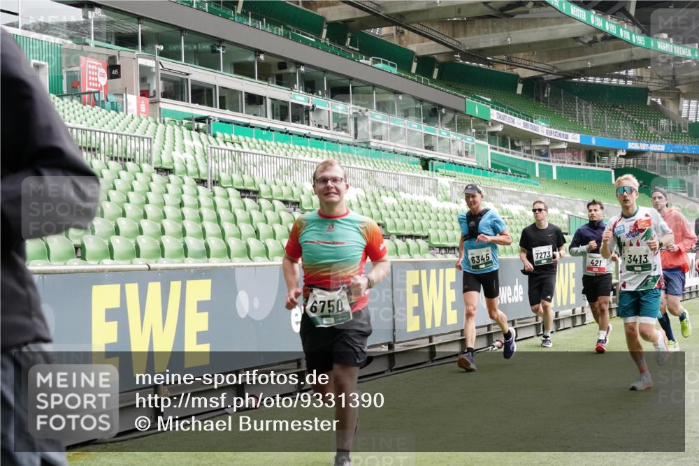 05.10.2025 - 20. swb-Marathon Bremen Michael Burmester http://msf.ph/oto/9331390 05.10.2025 13:04:45 Laufen im Stadion 100, 199, 406, 421, 470, 490, 607, 712, 858, 1012, 1061, 1080, 1084, 1132, 1404, 1455, 1468, 1478, 1480, 1746, 1765, 1834, 1852, 1914, 1997, 2009, 2086, 2333, 2399, 2536, 2584, 2617, 2664, 2802, 2901, 2989, 3008, 3216, 3346, 3413, 3433, 3445, 3483, 3561, 3658, 3901, 4001, 4005, 4187, 4241, 4243, 4244, 4501, 4524, 4627, 4634, 4637, 4638, 4671, 4757, 4803, 4838, 4840, 4858, 4928, 5082, 5212, 5247, 5286, 5295, 5343, 5446, 5464, 5614, 5832, 5969, 6287 meine-sportfotos.de