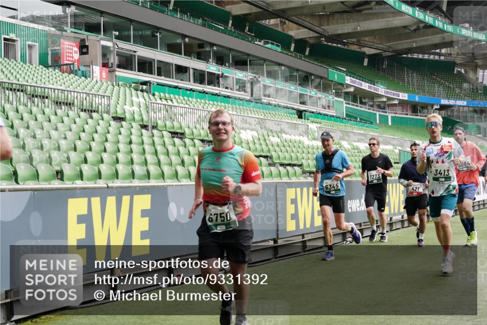 05.10.2025 - 20. swb-Marathon Bremen Michael Burmester http://msf.ph/oto/9331392 05.10.2025 13:04:46 Laufen im Stadion 100, 190, 199, 406, 421, 470, 490, 607, 712, 858, 1012, 1061, 1080, 1084, 1132, 1404, 1455, 1468, 1478, 1480, 1746, 1765, 1834, 1852, 1914, 1997, 2009, 2086, 2333, 2399, 2536, 2584, 2617, 2664, 2802, 2901, 2989, 3008, 3216, 3346, 3413, 3433, 3445, 3483, 3561, 3658, 3901, 4001, 4005, 4187, 4241, 4243, 4244, 4501, 4524, 4627, 4634, 4637, 4638, 4671, 4757, 4803, 4838, 4840, 4855, 4858, 4928, 5082, 5212, 5247, 5286, 5295, 5446, 5464, 5614, 5832, 5969, 6287 meine-sportfotos.de