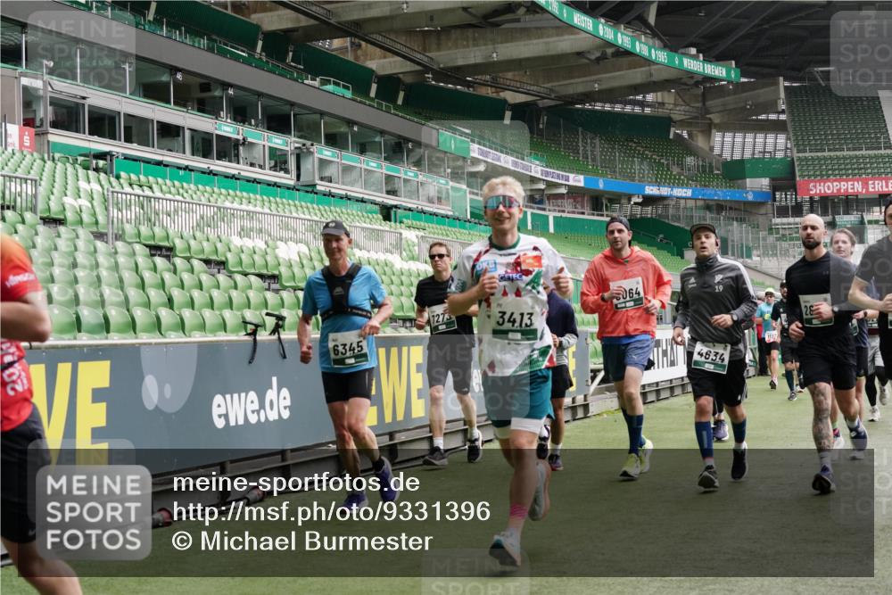 05.10.2025 - 20. swb-Marathon Bremen Michael Burmester http://msf.ph/oto/9331396 05.10.2025 13:04:46 Laufen im Stadion 100, 190, 199, 406, 421, 470, 490, 607, 712, 858, 1012, 1061, 1080, 1084, 1132, 1404, 1455, 1468, 1478, 1480, 1746, 1765, 1834, 1852, 1914, 1997, 2009, 2086, 2333, 2399, 2536, 2584, 2617, 2664, 2802, 2901, 2989, 3008, 3216, 3346, 3413, 3433, 3445, 3483, 3561, 3658, 3901, 4001, 4005, 4187, 4241, 4243, 4244, 4501, 4524, 4627, 4634, 4637, 4638, 4671, 4757, 4803, 4838, 4840, 4855, 4858, 4928, 5082, 5212, 5247, 5286, 5295, 5446, 5464, 5614, 5832, 5969, 6287 meine-sportfotos.de