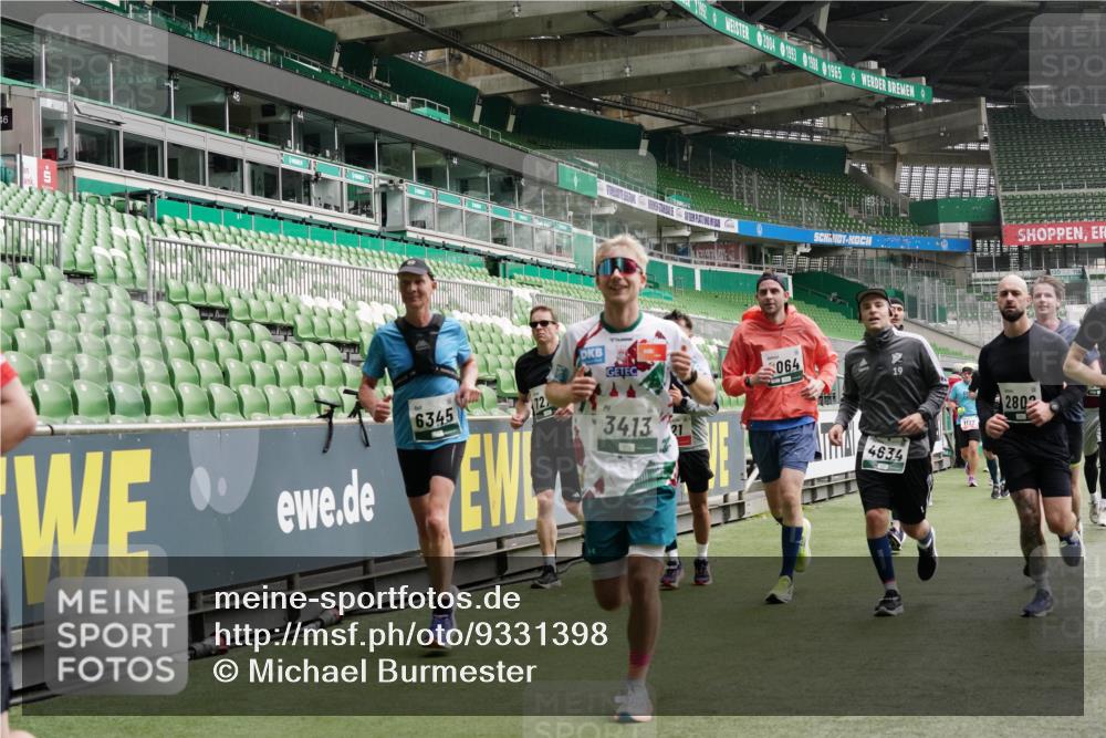05.10.2025 - 20. swb-Marathon Bremen Michael Burmester http://msf.ph/oto/9331398 05.10.2025 13:04:46 Laufen im Stadion 100, 190, 199, 406, 421, 470, 490, 607, 712, 858, 1012, 1061, 1080, 1084, 1132, 1404, 1455, 1468, 1478, 1480, 1746, 1765, 1834, 1852, 1914, 1997, 2009, 2086, 2333, 2399, 2536, 2584, 2617, 2664, 2802, 2901, 2989, 3008, 3216, 3346, 3413, 3433, 3445, 3483, 3561, 3658, 3901, 4001, 4005, 4187, 4241, 4243, 4244, 4501, 4524, 4627, 4634, 4637, 4638, 4671, 4757, 4803, 4838, 4840, 4855, 4858, 4928, 5082, 5212, 5247, 5286, 5295, 5446, 5464, 5614, 5832, 5969, 6287 meine-sportfotos.de