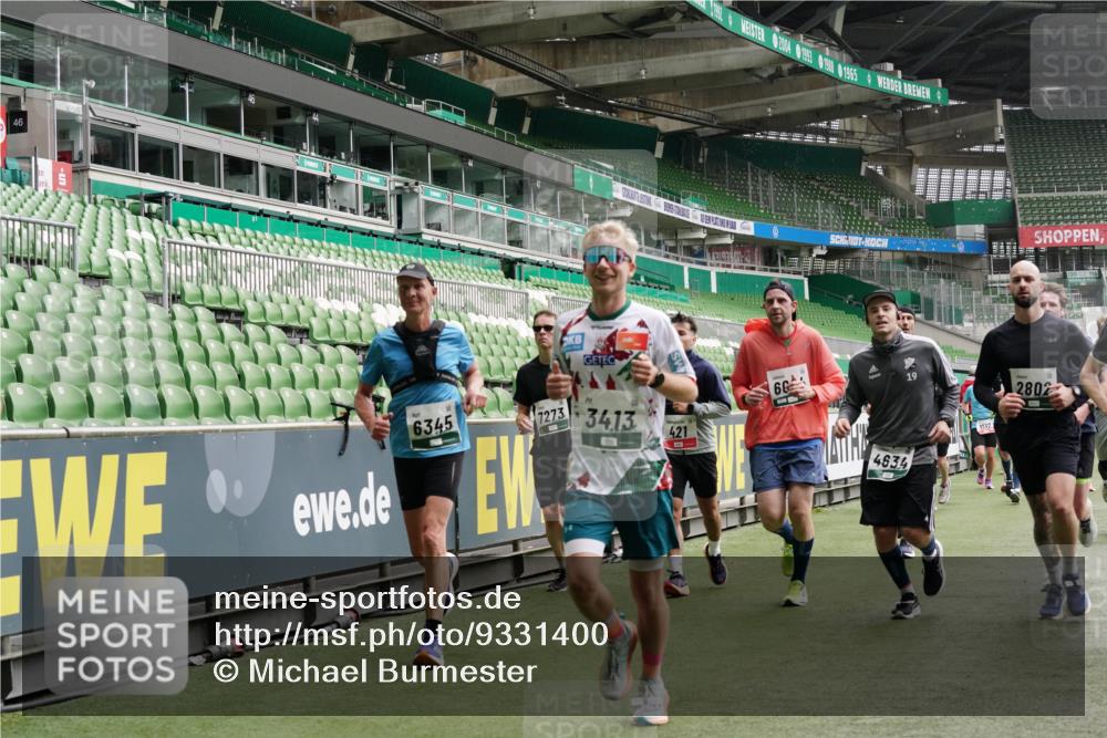 05.10.2025 - 20. swb-Marathon Bremen Michael Burmester http://msf.ph/oto/9331400 05.10.2025 13:04:47 Laufen im Stadion 100, 190, 199, 406, 421, 470, 490, 607, 712, 858, 1012, 1061, 1080, 1084, 1132, 1404, 1455, 1468, 1478, 1480, 1746, 1765, 1834, 1852, 1914, 1997, 2009, 2086, 2333, 2399, 2536, 2584, 2617, 2664, 2802, 2901, 2989, 3008, 3216, 3346, 3378, 3413, 3433, 3445, 3483, 3561, 3658, 3901, 4001, 4187, 4241, 4243, 4244, 4376, 4501, 4524, 4627, 4634, 4637, 4638, 4671, 4757, 4803, 4838, 4840, 4855, 4858, 4928, 5082, 5212, 5247, 5286, 5295, 5446, 5464, 5614, 5832, 5969, 6287 meine-sportfotos.de
