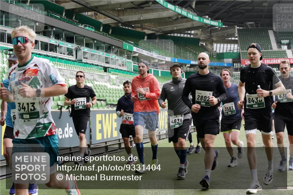 05.10.2025 - 20. swb-Marathon Bremen Michael Burmester http://msf.ph/oto/9331404 05.10.2025 13:04:47 Laufen im Stadion 100, 190, 199, 406, 421, 470, 490, 607, 712, 858, 1012, 1061, 1080, 1084, 1132, 1404, 1455, 1468, 1478, 1480, 1746, 1765, 1834, 1852, 1914, 1997, 2009, 2086, 2333, 2399, 2536, 2584, 2617, 2664, 2802, 2901, 2989, 3008, 3216, 3346, 3378, 3413, 3433, 3445, 3483, 3561, 3658, 3901, 4001, 4187, 4241, 4243, 4244, 4376, 4501, 4524, 4627, 4634, 4637, 4638, 4671, 4757, 4803, 4838, 4840, 4855, 4858, 4928, 5082, 5212, 5247, 5286, 5295, 5446, 5464, 5614, 5832, 5969, 6287 meine-sportfotos.de