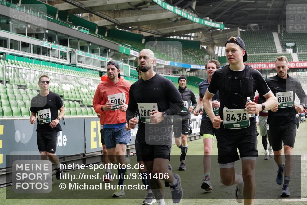 05.10.2025 - 20. swb-Marathon Bremen Michael Burmester http://msf.ph/oto/9331406 05.10.2025 13:04:48 Laufen im Stadion 100, 190, 199, 406, 421, 470, 490, 607, 712, 858, 924, 1012, 1061, 1080, 1132, 1404, 1455, 1478, 1480, 1746, 1765, 1834, 1852, 1914, 1997, 2009, 2086, 2333, 2399, 2536, 2584, 2617, 2664, 2802, 2901, 2989, 3008, 3049, 3216, 3346, 3378, 3380, 3413, 3433, 3445, 3483, 3561, 3658, 3901, 4001, 4187, 4241, 4243, 4244, 4376, 4501, 4524, 4627, 4634, 4637, 4638, 4671, 4757, 4803, 4838, 4840, 4855, 4858, 4928, 5082, 5212, 5247, 5286, 5295, 5446, 5464, 5614, 5832, 5904, 5969, 6287 meine-sportfotos.de