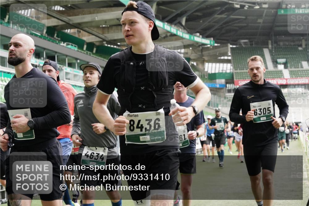 05.10.2025 - 20. swb-Marathon Bremen Michael Burmester http://msf.ph/oto/9331410 05.10.2025 13:04:49 Laufen im Stadion 100, 190, 199, 406, 421, 470, 490, 607, 712, 858, 924, 1012, 1061, 1080, 1132, 1404, 1455, 1478, 1480, 1746, 1765, 1834, 1852, 1914, 1997, 2009, 2086, 2333, 2399, 2536, 2584, 2604, 2617, 2664, 2802, 2901, 2989, 3008, 3049, 3216, 3346, 3378, 3380, 3413, 3433, 3445, 3483, 3561, 3658, 3901, 4001, 4187, 4241, 4243, 4244, 4376, 4501, 4627, 4634, 4671, 4757, 4803, 4838, 4840, 4855, 4858, 4928, 5082, 5247, 5286, 5295, 5446, 5464, 5614, 5832, 5904, 5969, 6287 meine-sportfotos.de