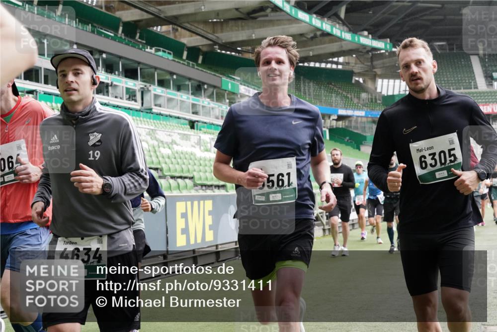 05.10.2025 - 20. swb-Marathon Bremen Michael Burmester http://msf.ph/oto/9331411 05.10.2025 13:04:49 Laufen im Stadion 100, 190, 199, 406, 421, 470, 490, 607, 712, 858, 924, 1012, 1061, 1080, 1132, 1404, 1455, 1478, 1480, 1746, 1765, 1834, 1852, 1914, 1997, 2009, 2086, 2333, 2399, 2536, 2584, 2604, 2617, 2664, 2802, 2901, 2989, 3008, 3049, 3216, 3346, 3378, 3380, 3413, 3433, 3445, 3483, 3561, 3658, 3901, 4001, 4187, 4241, 4243, 4244, 4376, 4501, 4627, 4634, 4671, 4757, 4803, 4838, 4840, 4855, 4858, 4928, 5082, 5247, 5286, 5295, 5446, 5464, 5614, 5832, 5904, 5969, 6287 meine-sportfotos.de